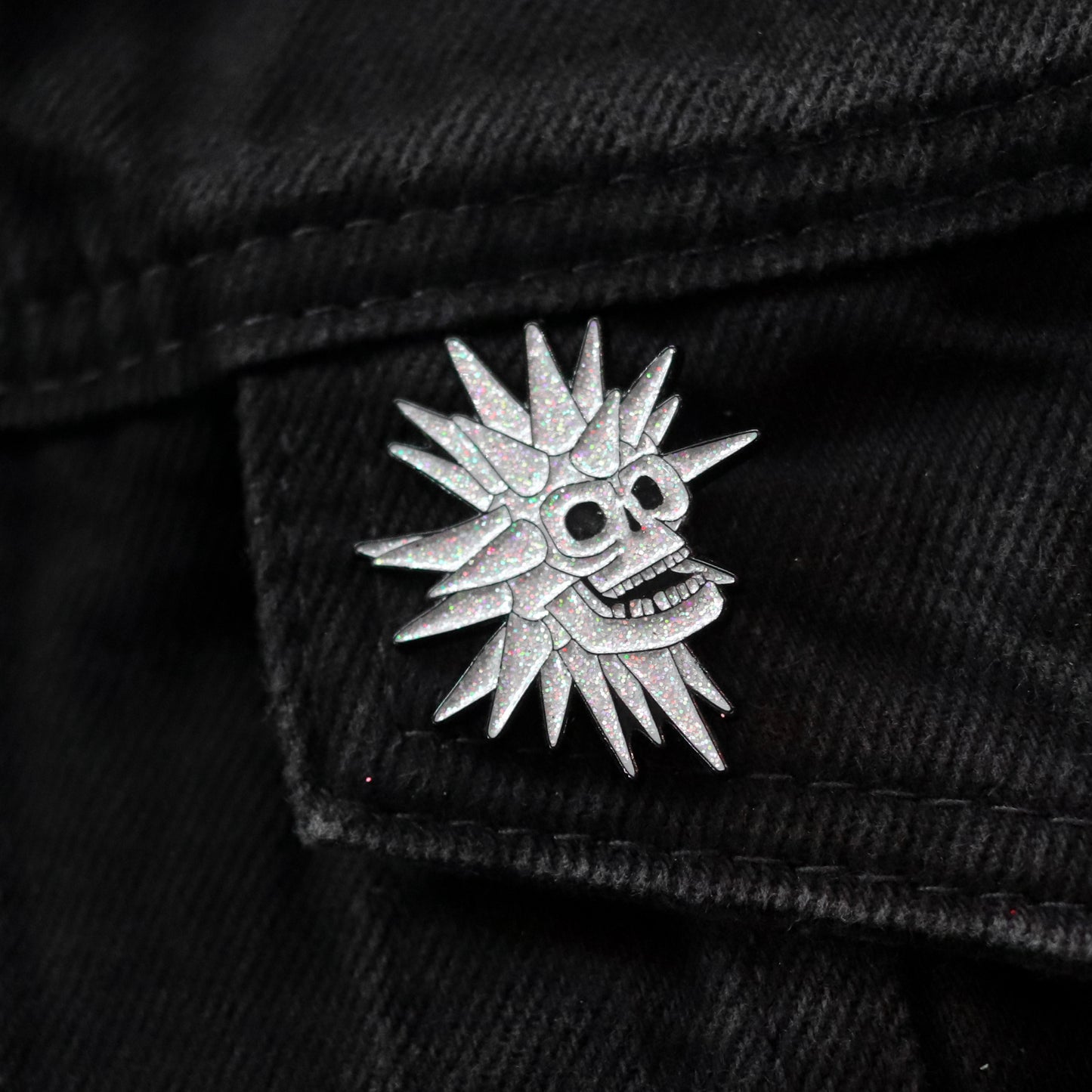 SPARKLY SPOOKY ISLAND SKULL PIN