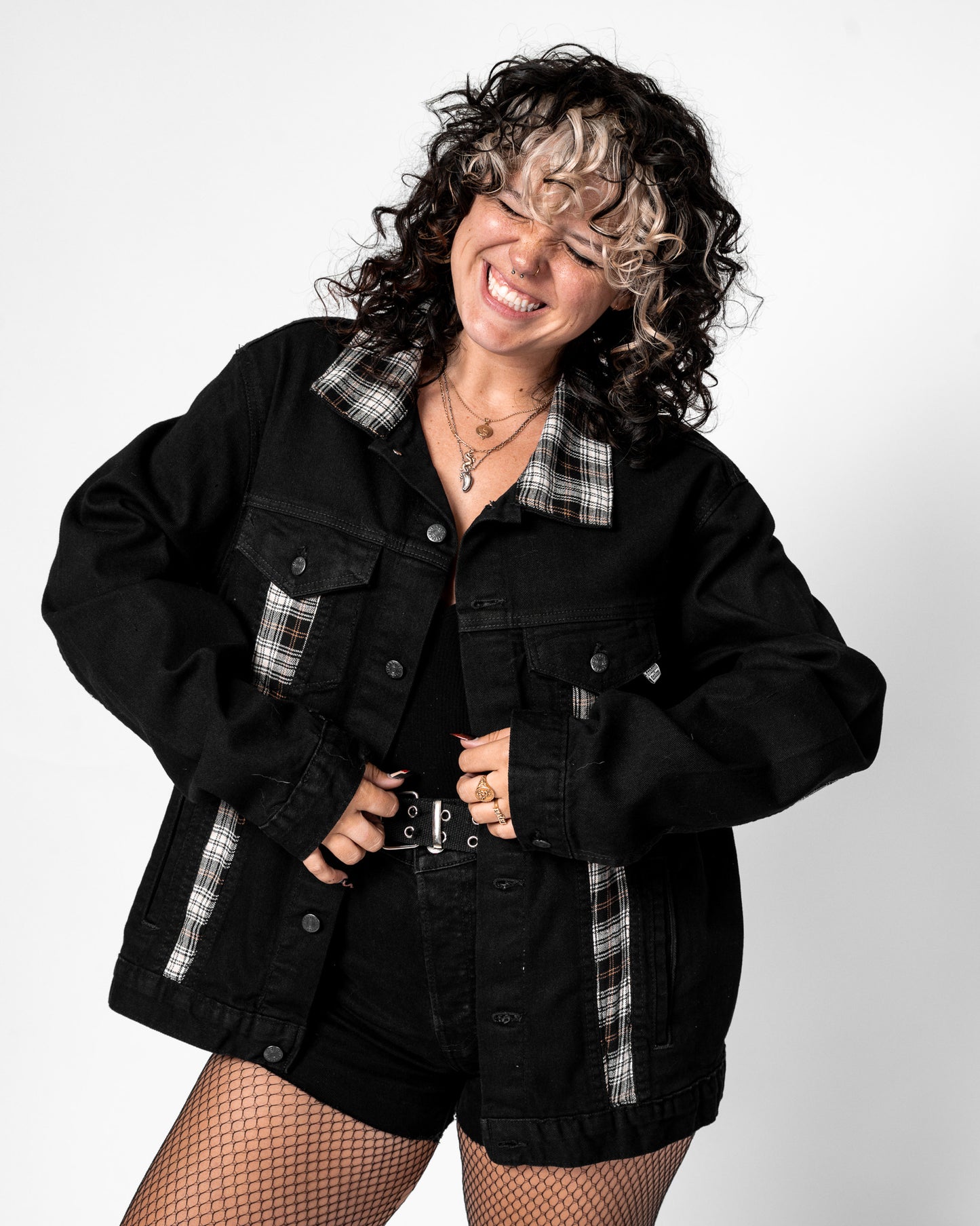 THE VINTAGE CAT PLAID TRUCKER JACKET