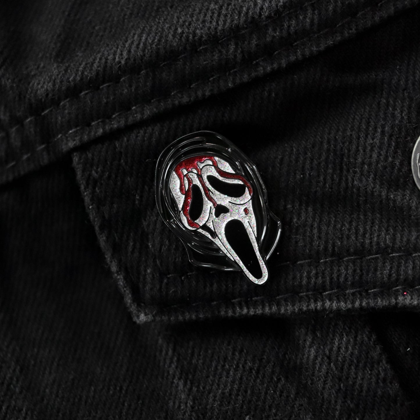 SPARKLY GHOSTFACE PIN